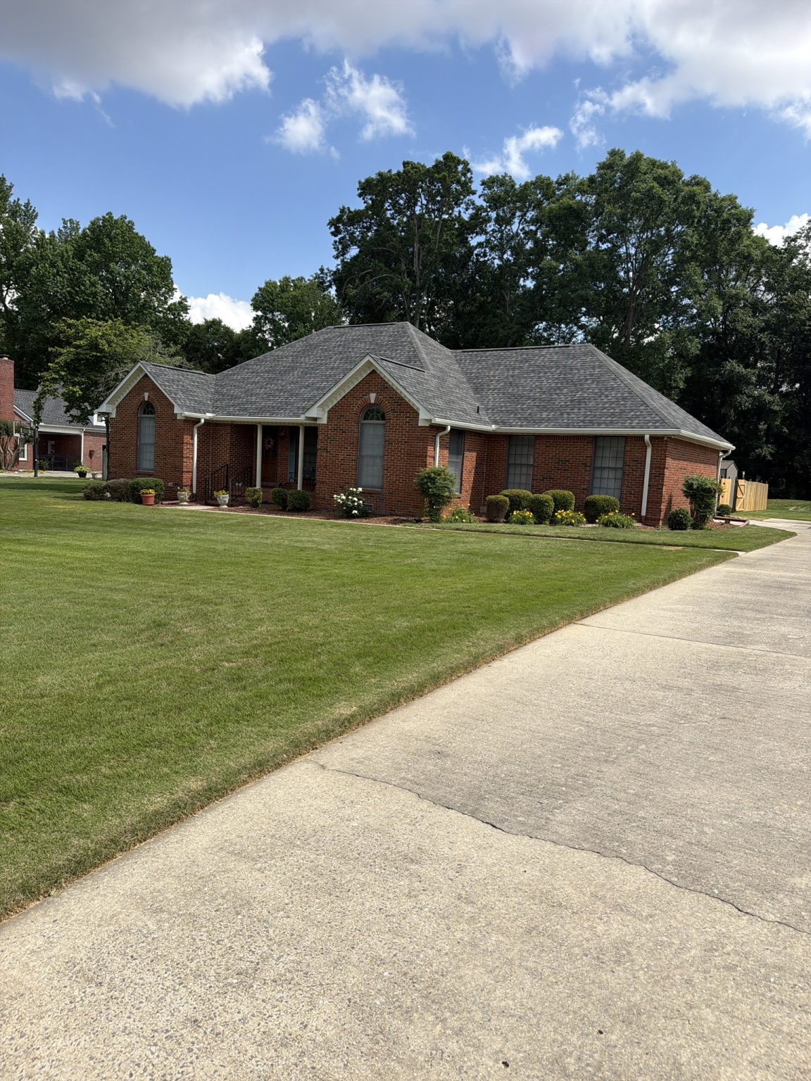 Completed roof replacement by Ridgeline Construction serving North Alabama