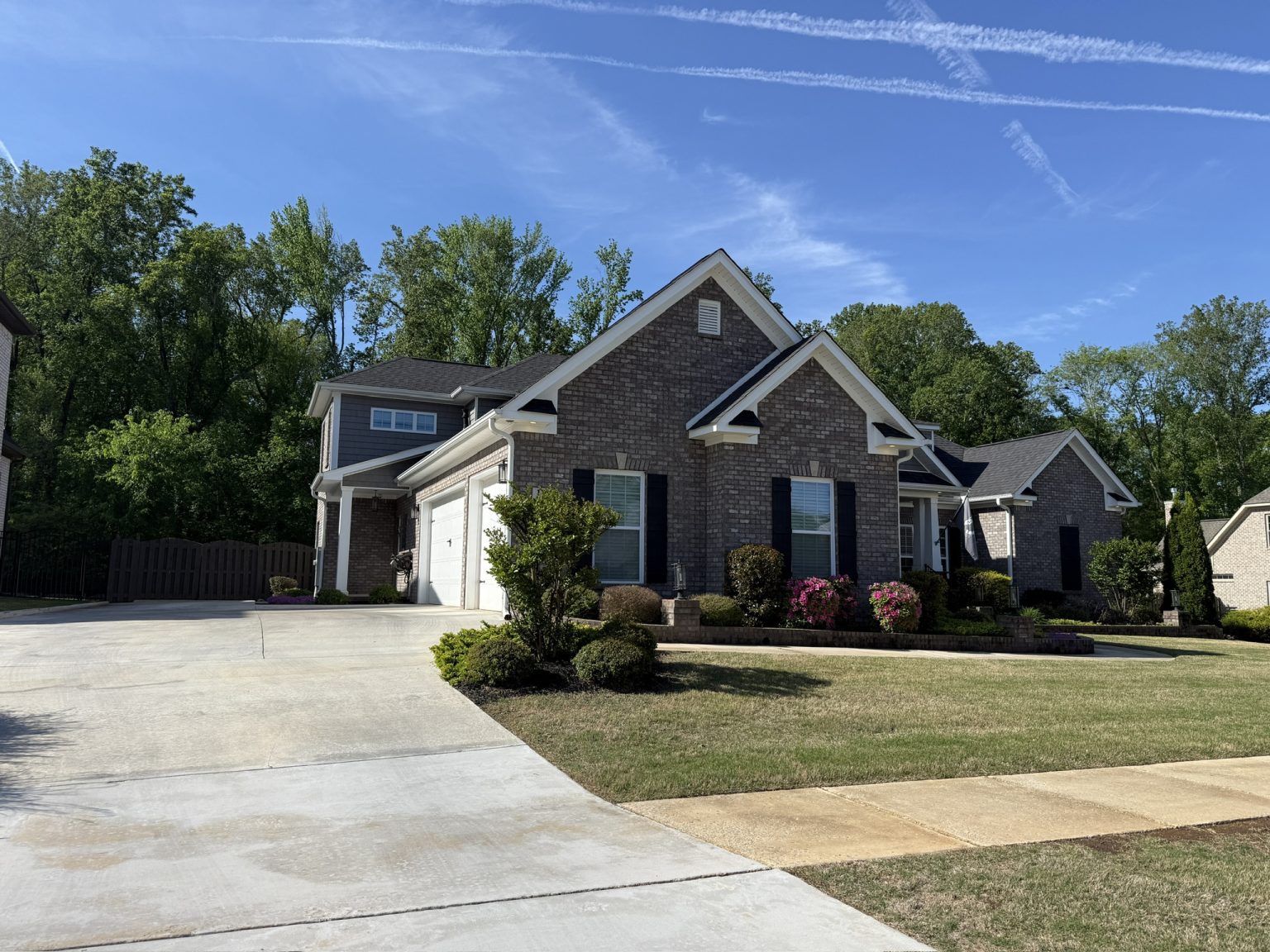 Completed roof replacement by Ridgeline Construction serving North Alabama
